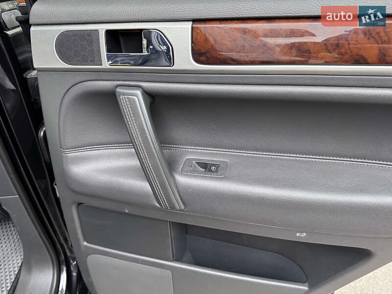 Позашляховик / Кросовер Volkswagen Touareg 2007 в Києві