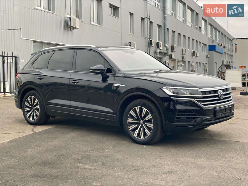 Внедорожник / Кроссовер Volkswagen Touareg 2020 в Киеве