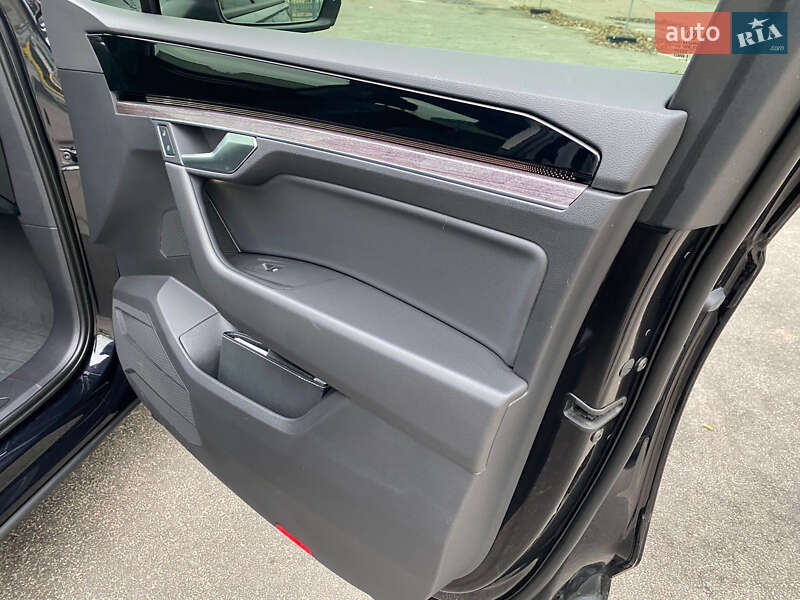 Внедорожник / Кроссовер Volkswagen Touareg 2020 в Киеве