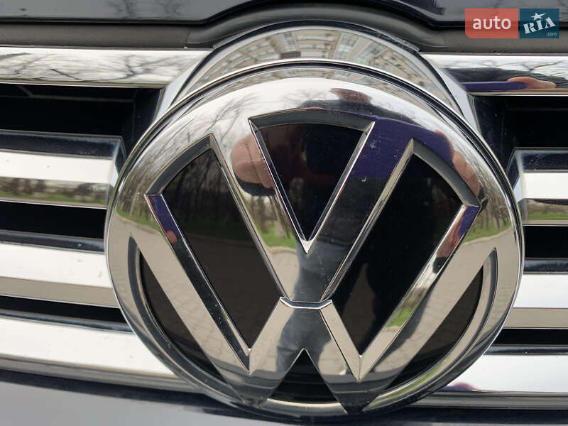 Внедорожник / Кроссовер Volkswagen Touareg 2016 в Одессе