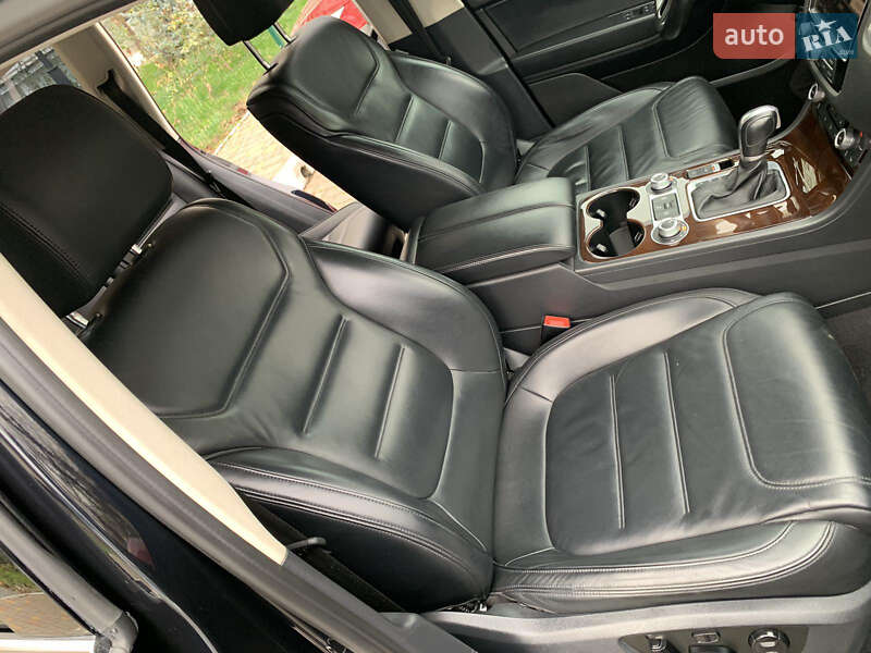 Внедорожник / Кроссовер Volkswagen Touareg 2016 в Одессе