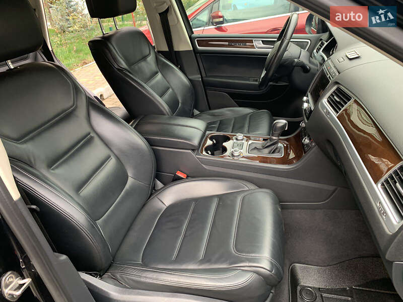 Внедорожник / Кроссовер Volkswagen Touareg 2016 в Одессе