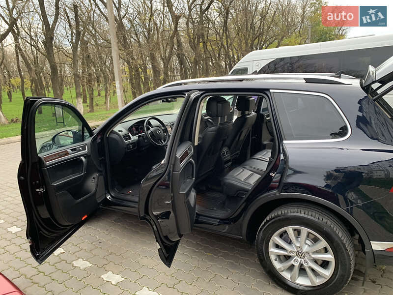 Внедорожник / Кроссовер Volkswagen Touareg 2016 в Одессе