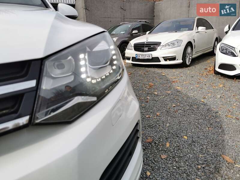 Внедорожник / Кроссовер Volkswagen Touareg 2013 в Хмельницком