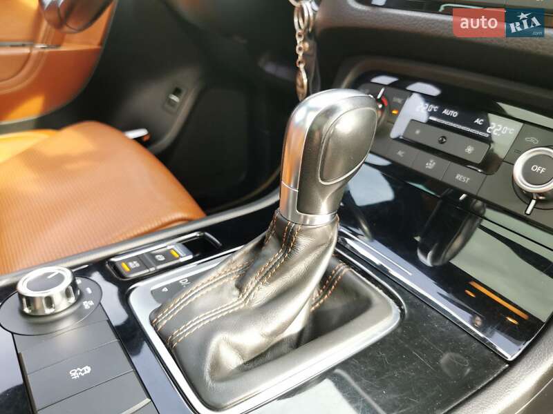 Внедорожник / Кроссовер Volkswagen Touareg 2013 в Хмельницком