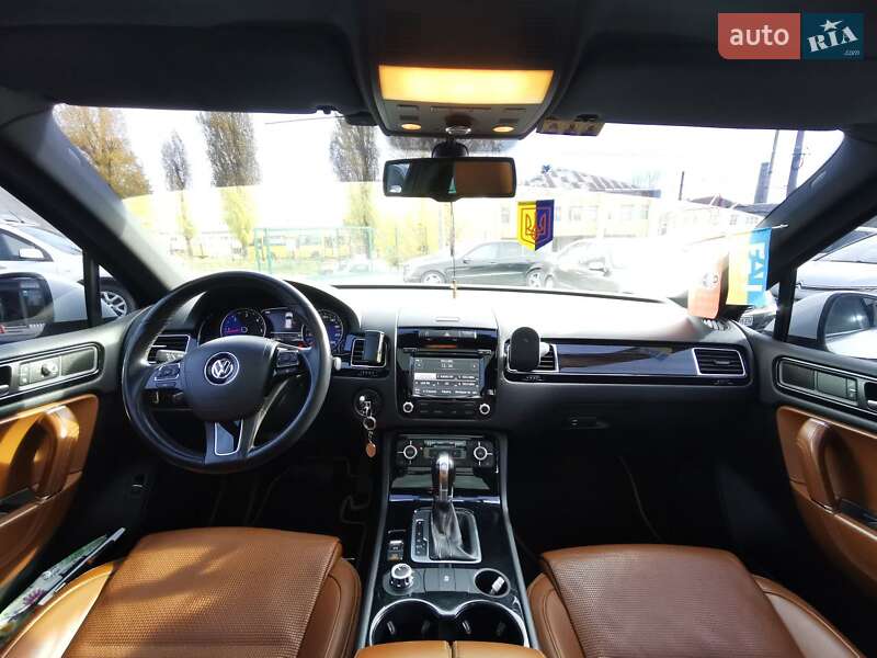 Внедорожник / Кроссовер Volkswagen Touareg 2013 в Хмельницком