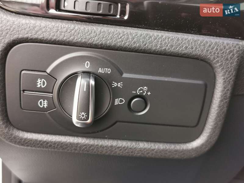 Внедорожник / Кроссовер Volkswagen Touareg 2013 в Хмельницком