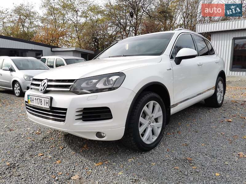 Внедорожник / Кроссовер Volkswagen Touareg 2013 в Хмельницком