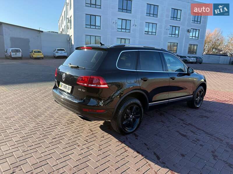 Внедорожник / Кроссовер Volkswagen Touareg 2013 в Ровно