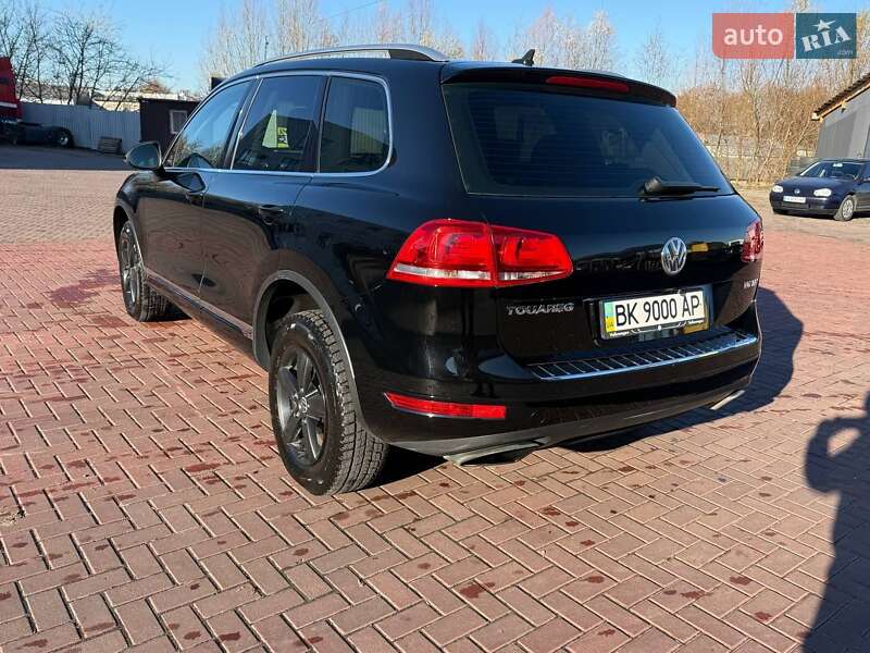 Внедорожник / Кроссовер Volkswagen Touareg 2013 в Ровно