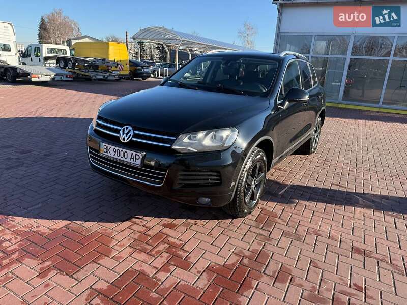 Внедорожник / Кроссовер Volkswagen Touareg 2013 в Ровно
