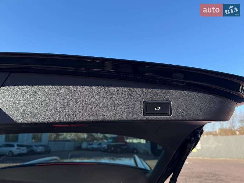 Внедорожник / Кроссовер Volkswagen Touareg 2013 в Ровно