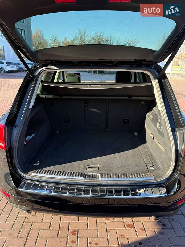 Внедорожник / Кроссовер Volkswagen Touareg 2013 в Ровно