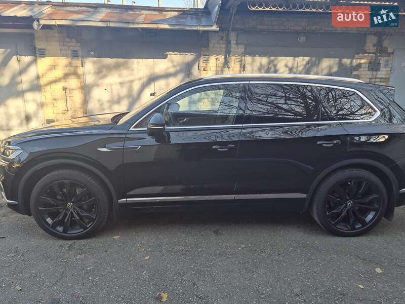 Внедорожник / Кроссовер Volkswagen Touareg 2023 в Киеве