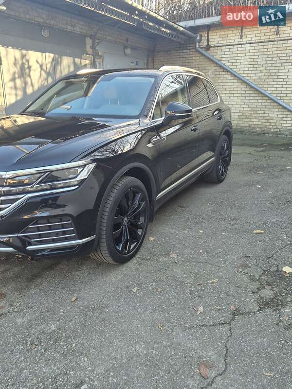 Внедорожник / Кроссовер Volkswagen Touareg 2023 в Киеве