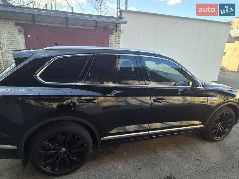 Внедорожник / Кроссовер Volkswagen Touareg 2023 в Киеве