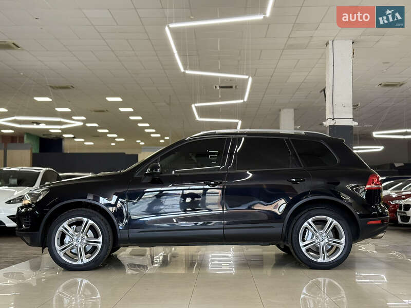 Внедорожник / Кроссовер Volkswagen Touareg 2015 в Николаеве