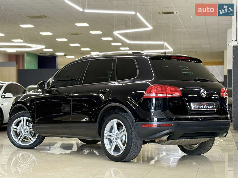 Внедорожник / Кроссовер Volkswagen Touareg 2015 в Николаеве