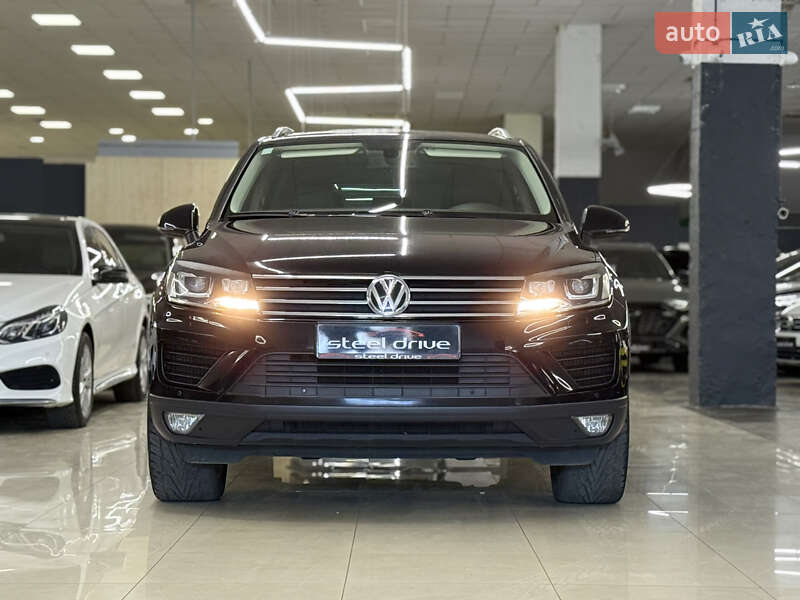 Внедорожник / Кроссовер Volkswagen Touareg 2015 в Николаеве