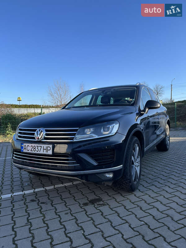 Внедорожник / Кроссовер Volkswagen Touareg 2015 в Луцке