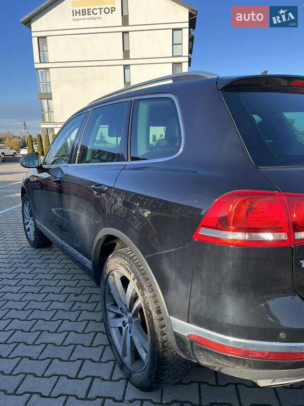 Внедорожник / Кроссовер Volkswagen Touareg 2015 в Луцке