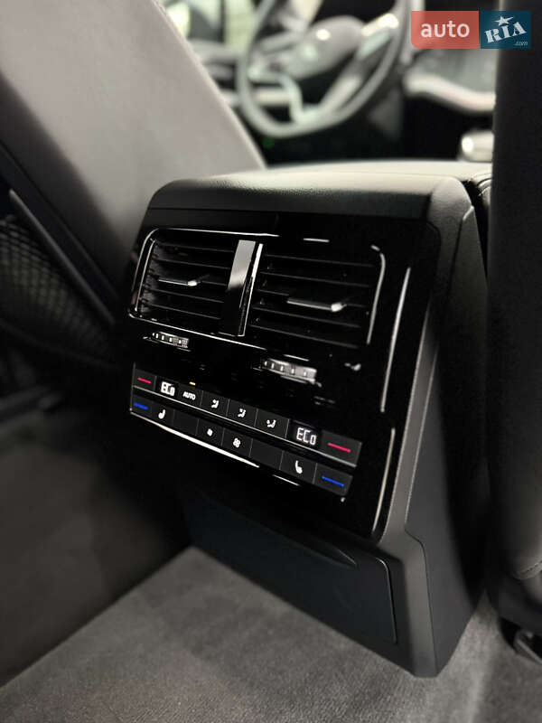 Внедорожник / Кроссовер Volkswagen Touareg 2024 в Иршаве