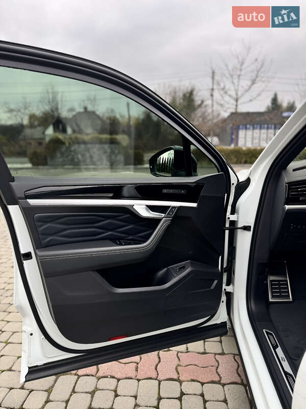 Внедорожник / Кроссовер Volkswagen Touareg 2024 в Иршаве