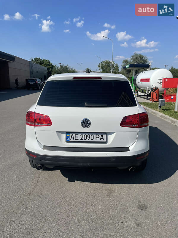 Внедорожник / Кроссовер Volkswagen Touareg 2016 в Днепре