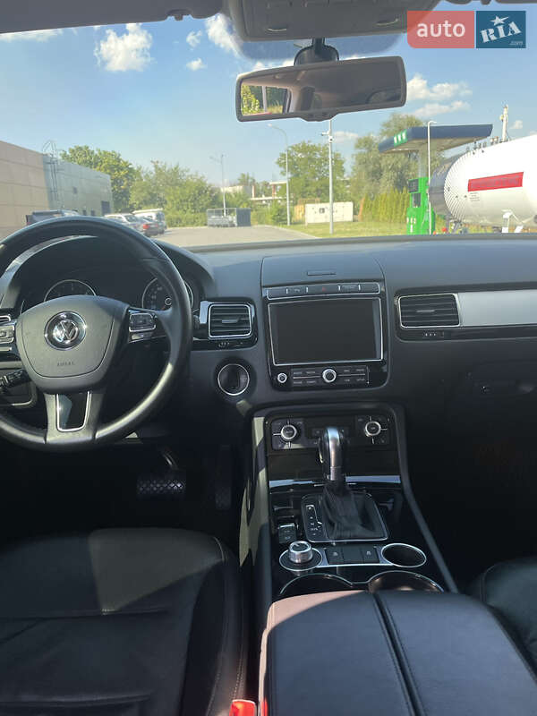 Внедорожник / Кроссовер Volkswagen Touareg 2016 в Днепре