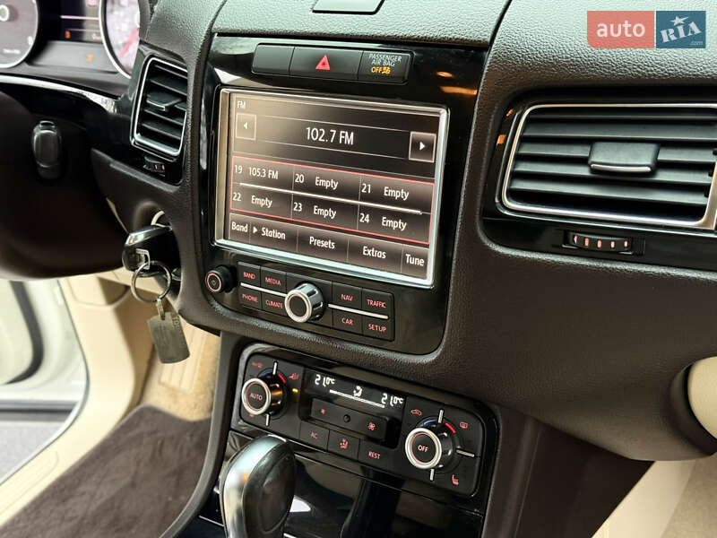 Внедорожник / Кроссовер Volkswagen Touareg 2011 в Одессе