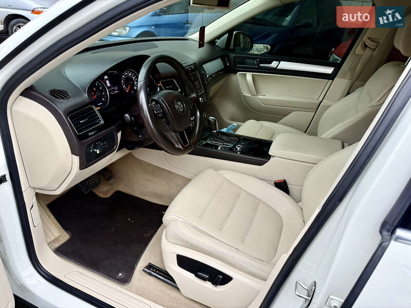 Внедорожник / Кроссовер Volkswagen Touareg 2011 в Одессе