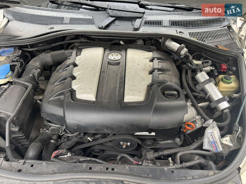 Внедорожник / Кроссовер Volkswagen Touareg 2009 в Львове