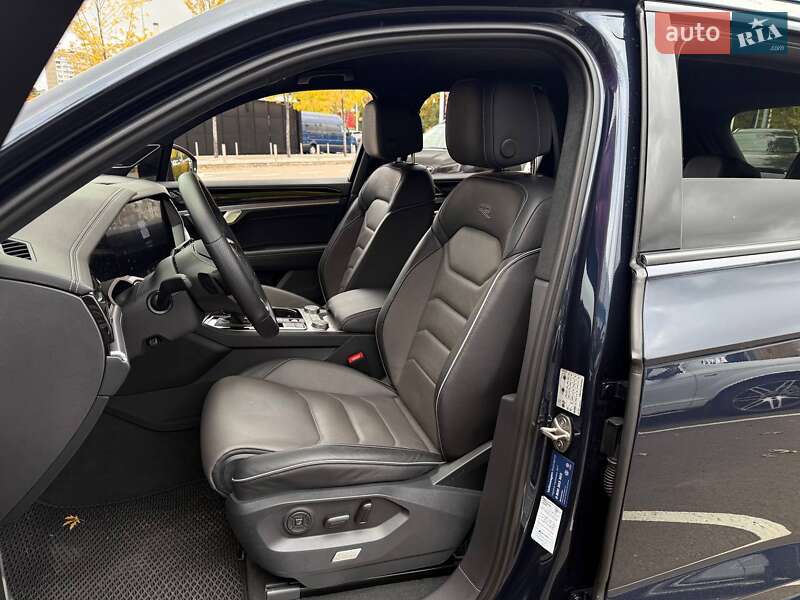 Внедорожник / Кроссовер Volkswagen Touareg 2023 в Киеве