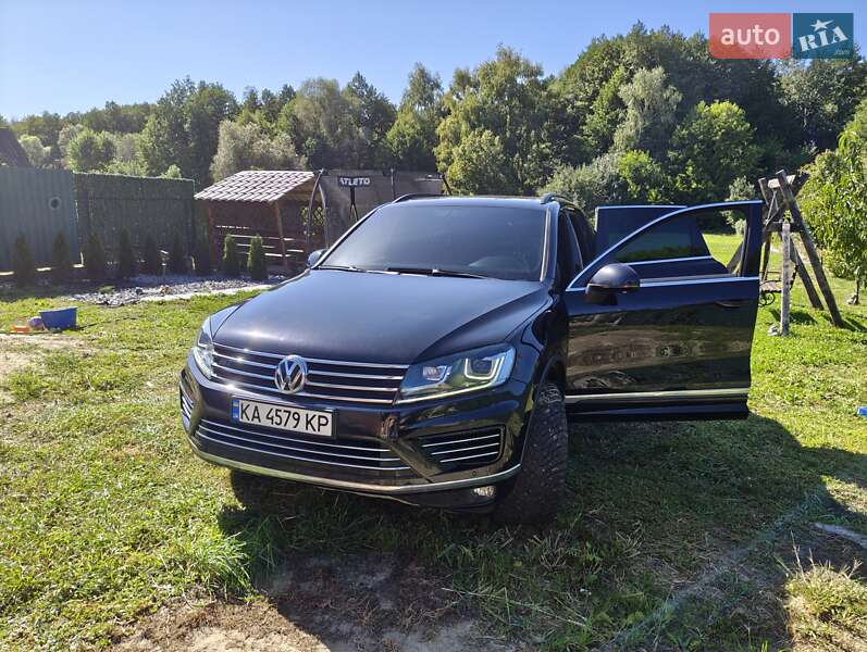 Внедорожник / Кроссовер Volkswagen Touareg 2015 в Ахтырке