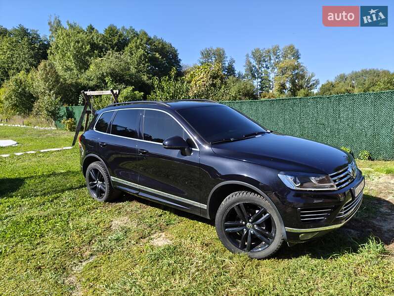 Внедорожник / Кроссовер Volkswagen Touareg 2015 в Ахтырке