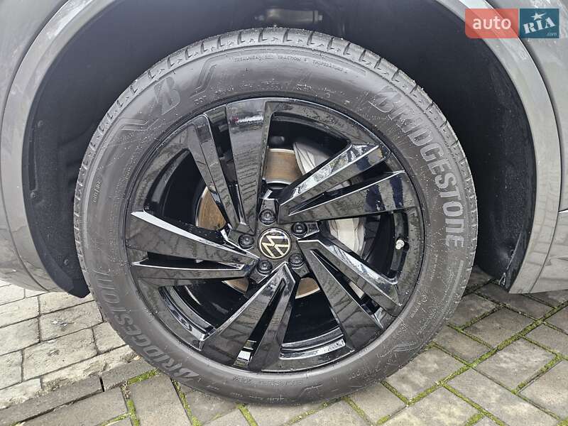 Внедорожник / Кроссовер Volkswagen Touareg 2023 в Киеве