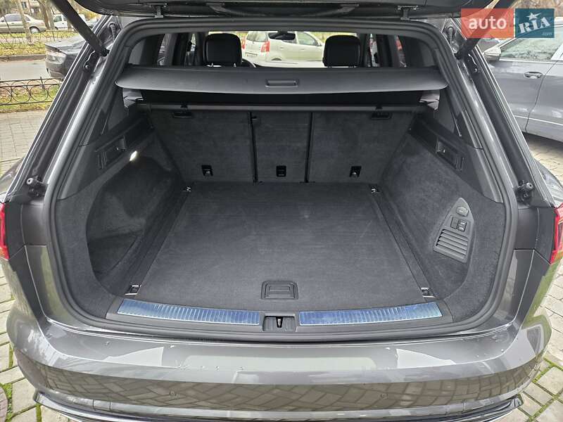Внедорожник / Кроссовер Volkswagen Touareg 2023 в Киеве