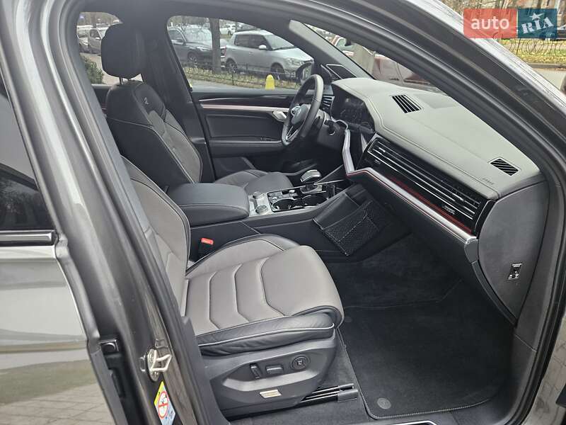 Внедорожник / Кроссовер Volkswagen Touareg 2023 в Киеве