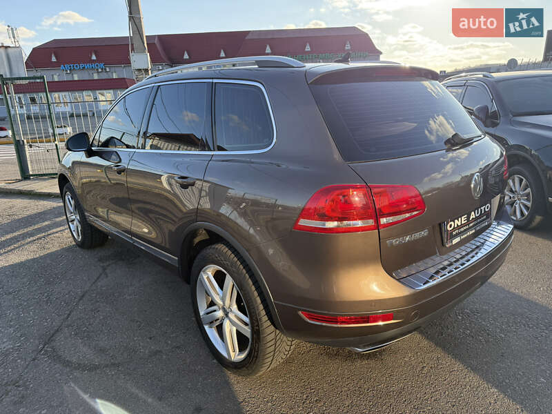 Внедорожник / Кроссовер Volkswagen Touareg 2011 в Киеве