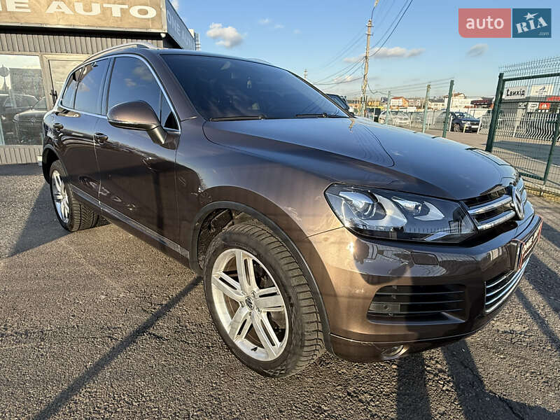 Внедорожник / Кроссовер Volkswagen Touareg 2011 в Киеве