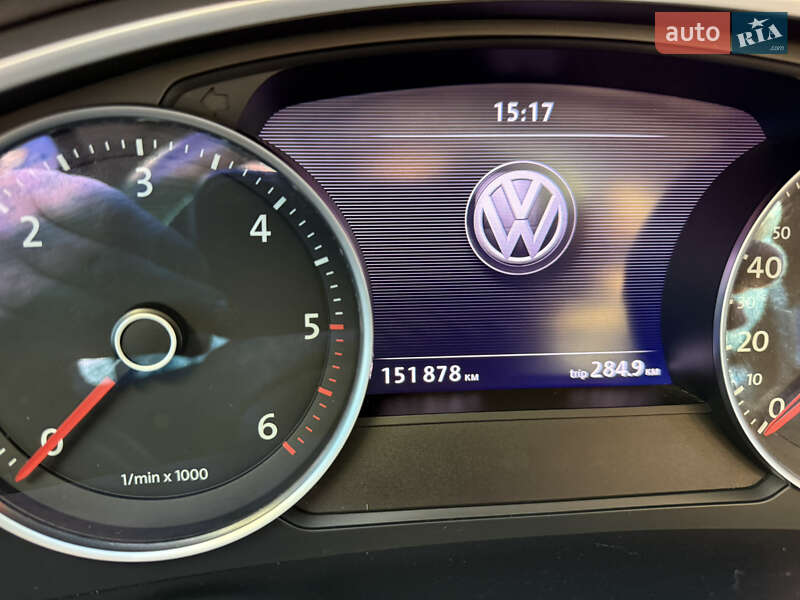 Внедорожник / Кроссовер Volkswagen Touareg 2011 в Киеве