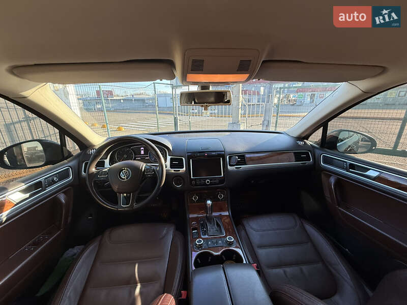 Внедорожник / Кроссовер Volkswagen Touareg 2011 в Киеве