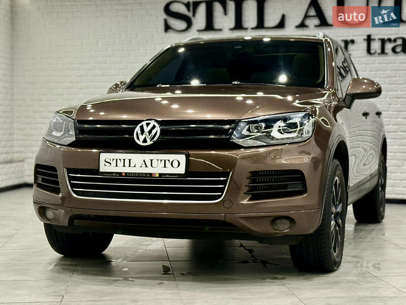 Внедорожник / Кроссовер Volkswagen Touareg 2014 в Одессе