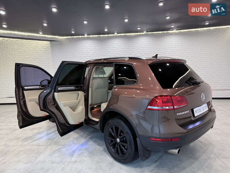 Внедорожник / Кроссовер Volkswagen Touareg 2014 в Одессе