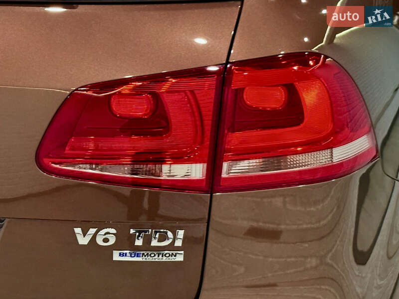 Внедорожник / Кроссовер Volkswagen Touareg 2014 в Одессе