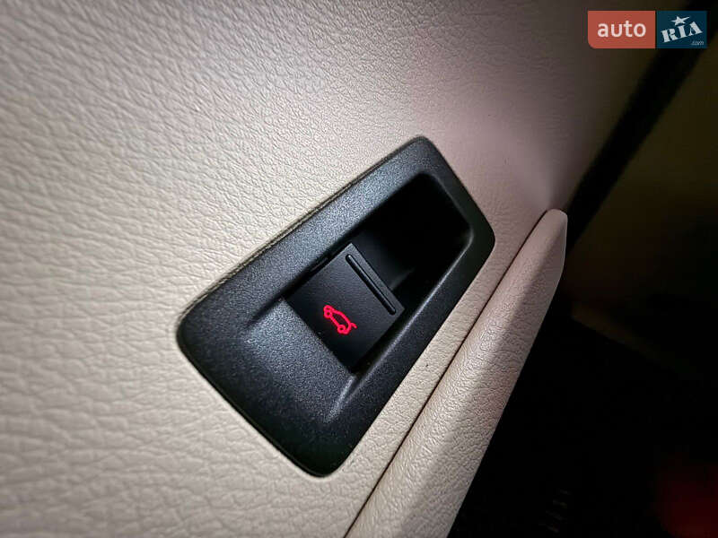 Внедорожник / Кроссовер Volkswagen Touareg 2014 в Одессе