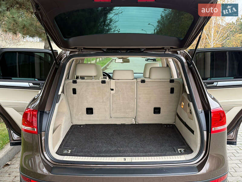 Внедорожник / Кроссовер Volkswagen Touareg 2014 в Одессе