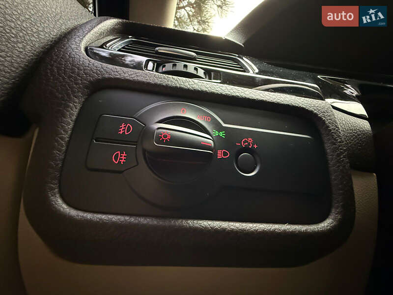 Внедорожник / Кроссовер Volkswagen Touareg 2014 в Одессе