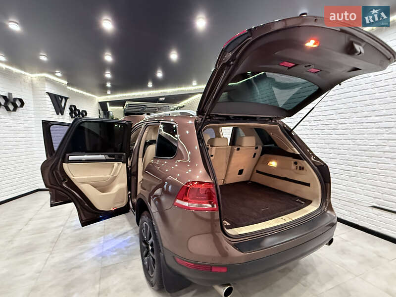 Внедорожник / Кроссовер Volkswagen Touareg 2014 в Одессе