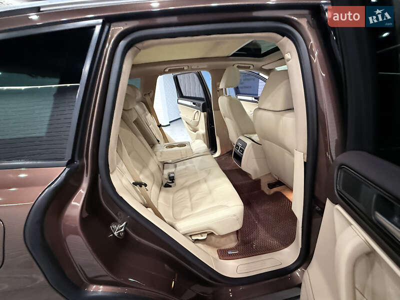 Внедорожник / Кроссовер Volkswagen Touareg 2014 в Одессе